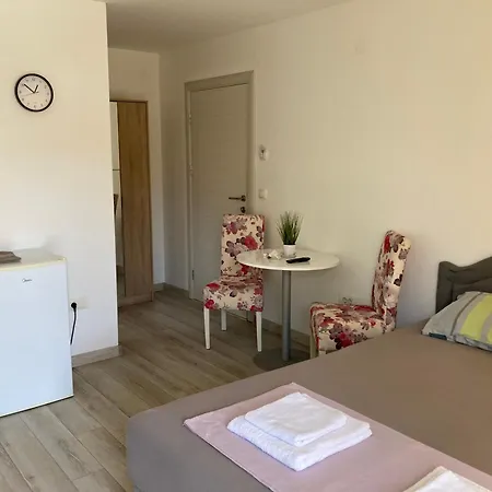 Budva, Jaz, Dif Konukevi